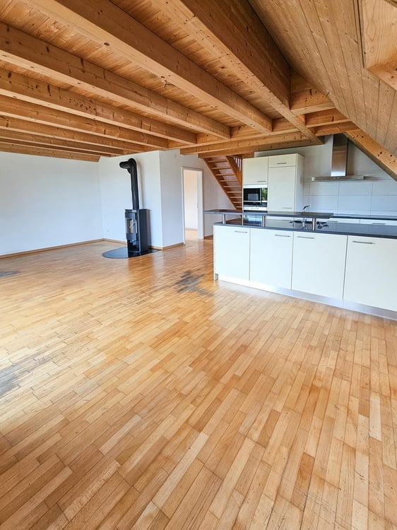 Grosszügige 4.5-Zimmer-Dachwohnung mit Galerie und zwei Balkone 3