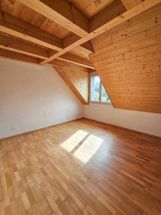 Grosszügige 4.5-Zimmer-Dachwohnung mit Galerie und zwei Balkone 6