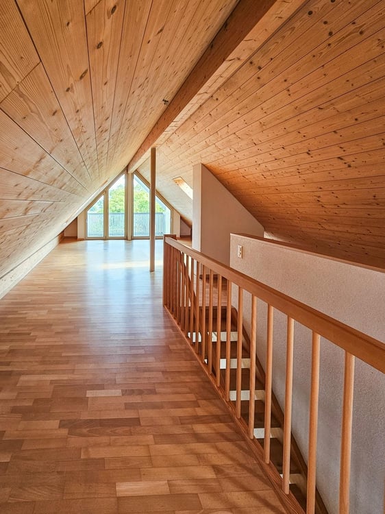 Grosszügige 4.5-Zimmer-Dachwohnung mit Galerie und zwei Balkone