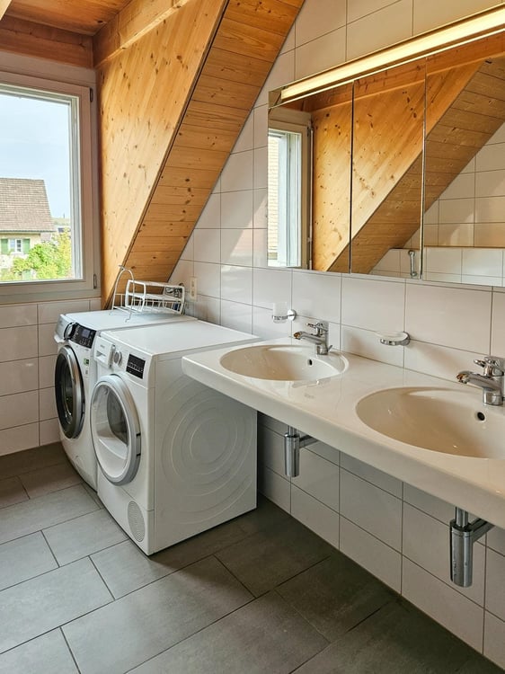 Grosszügige 4.5-Zimmer-Dachwohnung mit Galerie und zwei Balkone 4