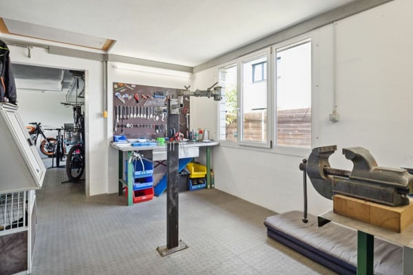 GEWERBEIMMOBILIE MIT VIELFÄLTIGEN NUTZUNGSMÖGLICHKEITEN UND WOHNHAUS 2