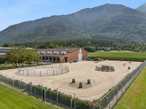 EXKLUSIVE REITSPORTANLAGE MIT VOLLSTÄNDIGER INFRASTUKTUR IN MAUREN FL 6