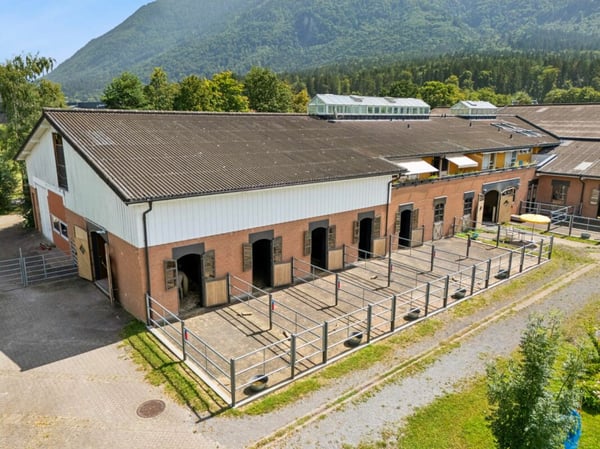 EXKLUSIVE REITSPORTANLAGE MIT VOLLSTÄNDIGER INFRASTUKTUR IN MAUREN FL 1