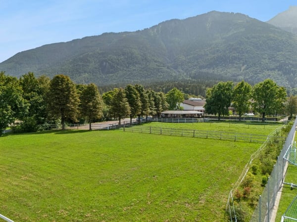EXKLUSIVE REITSPORTANLAGE MIT VOLLSTÄNDIGER INFRASTUKTUR IN MAUREN FL 12