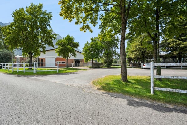 EXKLUSIVE REITSPORTANLAGE MIT VOLLSTÄNDIGER INFRASTUKTUR IN MAUREN FL 13