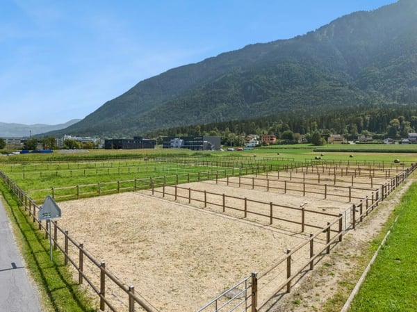EXKLUSIVE REITSPORTANLAGE MIT VOLLSTÄNDIGER INFRASTUKTUR IN MAUREN FL 9