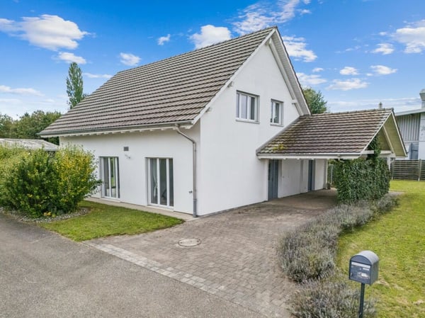 KOMPAKTE REITSPORTIMMOBILIE MIT WOHNHAUS, PFERDESTALL UND REITHALLE 31 MINUTEN VON ZÜRICH 6