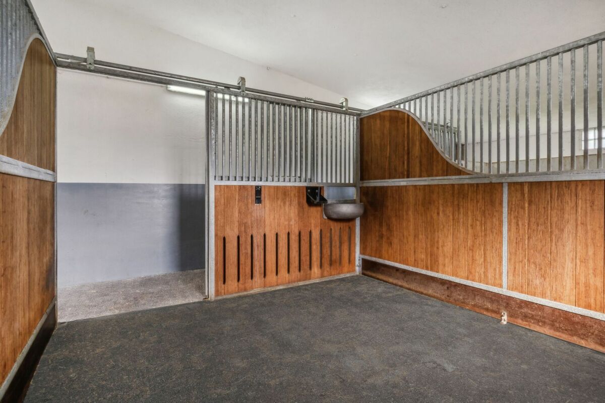 REITSPORTZENTRUM MIT VIELFÄLTIGER INFRASTRUKTUR UND AUSBAUMÖGLICHKEITEN