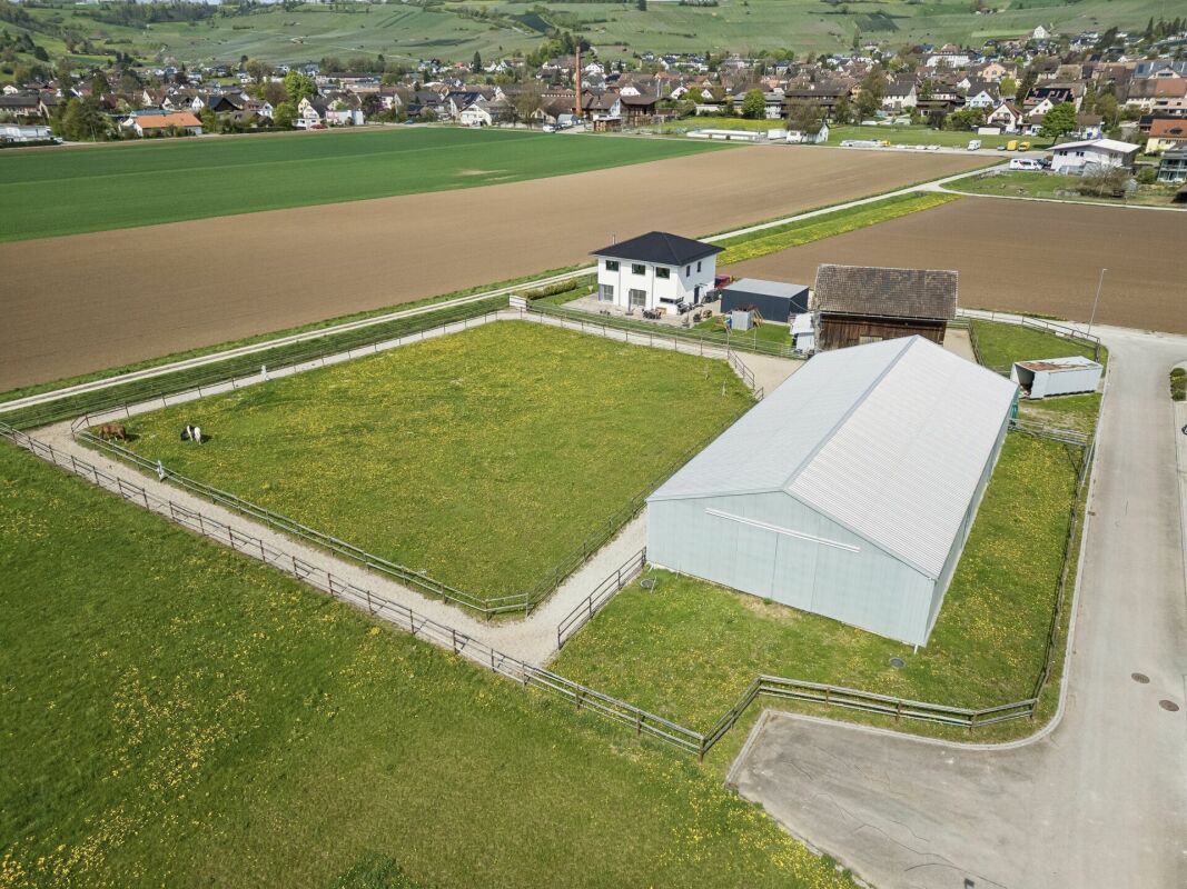 IHR EIGENES PFERDEPARADIES IM SONNIGEN KLETTGAU