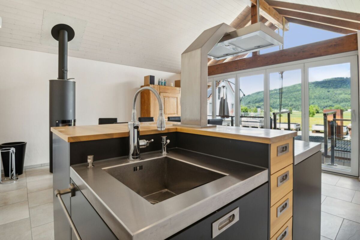 GEWERBEIMMOBILIE MIT VIELFÄLTIGEN NUTZUNGSMÖGLICHKEITEN UND WOHNHAUS