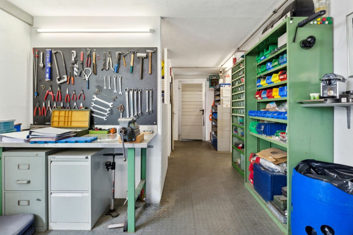 GEWERBEIMMOBILIE MIT VIELFÄLTIGEN NUTZUNGSMÖGLICHKEITEN UND WOHNHAUS