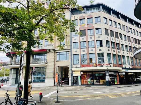 1A Ladenfläche oder Takeaway am Bahnhofplatz in Zürich - bei Ayverdis, McDonalds & Starbucks
