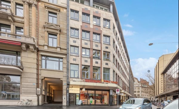 1A Ladenfläche oder Takeaway am Bahnhofplatz in Zürich - bei Ayverdis, McDonalds & Starbucks