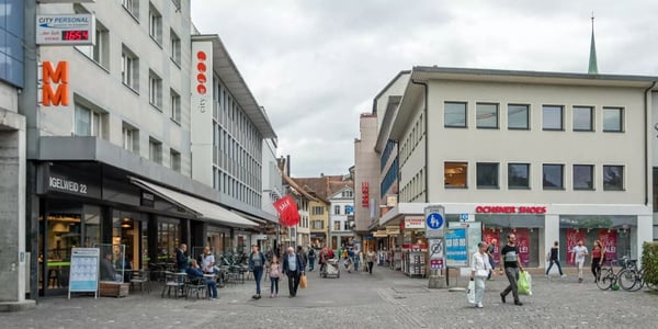 Attraktives Wohn- und Geschäftsgebäude in zentraler Lage von Aarau 1
