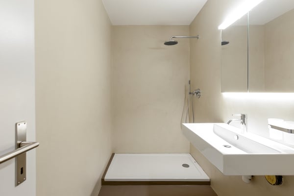 HELLE 1-ZIMMER WOHNUNG im 1. OG mit Lift im attraktiven Iselin-Quartier 9