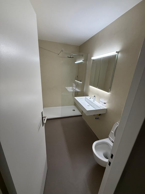 HELLE 1-ZIMMER WOHNUNG im 1. OG mit Lift im attraktiven Iselin-Quartier 8