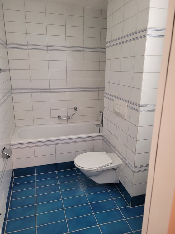 HELLE 2-ZIMMER WOHNUNG im 2. OG mit Lift im attraktiven Iselin-Quartier 6