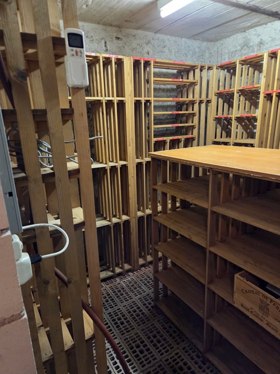 Klimatisierter Weinkeller in historischem Gebäude 1