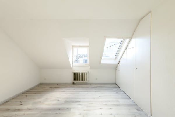 Helle 3,5 Zimmer-Dachwohnung nähe Kronenplatz 8
