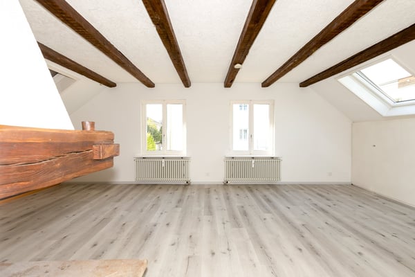Helle 3,5 Zimmer-Dachwohnung nähe Kronenplatz 1