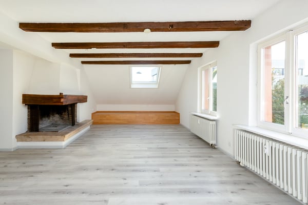 Helle 3,5 Zimmer-Dachwohnung nähe Kronenplatz 3
