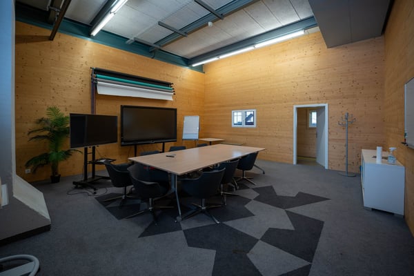 CoWorking Desk in Fabrik-Halle: nur 9 Min per Bus vom Bahnhof - diverse Abo-Modelle 6