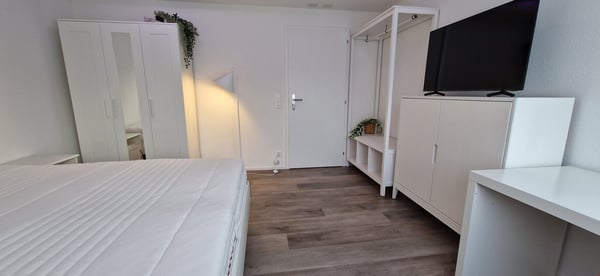 möblierte Businesszimmer, Monteurzimmer (Achtung: gemeinsame Küche und Bad)) 2