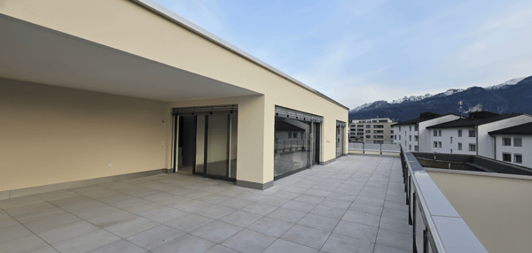 Exklusive 1.5-Zimmer-Attikawohnung mit direktem Liftzugang, See- & Bergsicht 4