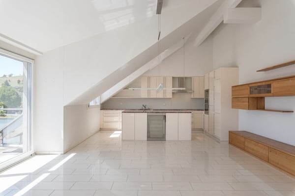 Grosszügige 4.5-Zimmer-Attika-Wohnung mit zwei Tiefgaragenplätzen, zwei Kellern 2