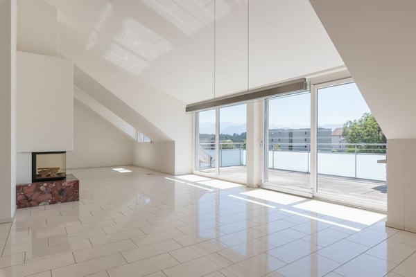 Grosszügige 4.5-Zimmer-Attika-Wohnung mit zwei Tiefgaragenplätzen, zwei Kellern