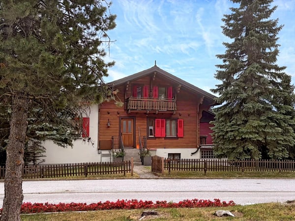 Historic 1924 chalet with independent annexe 2