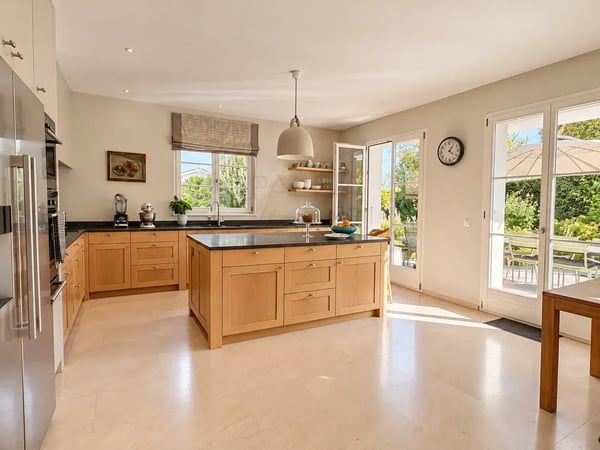 Elegant family home with pool in a quiet setting, Commugny 3