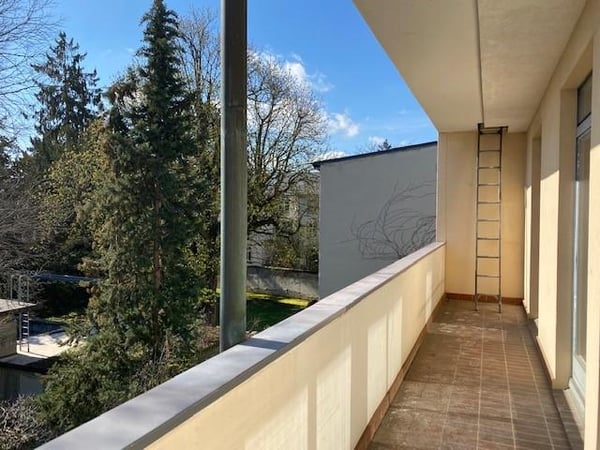 Renovierte Dachwohnung mit zwei Balkonen 9