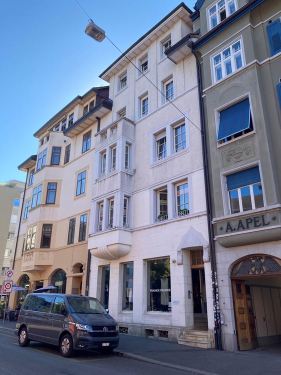 Moderne Altbauwohnung mit Balkon 1