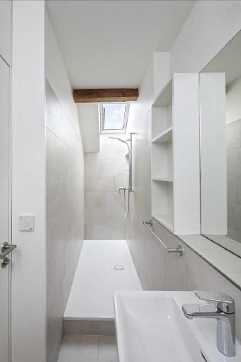 stilvoll sanierte Dachwohnung am Wasgenring 5