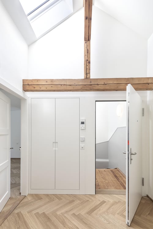 stilvoll sanierte Dachwohnung am Wasgenring 2