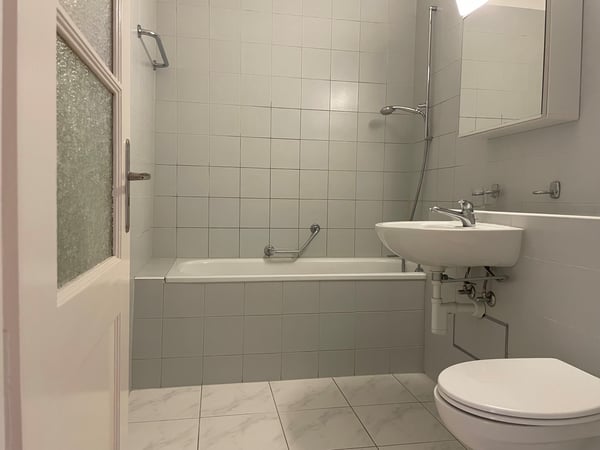 Wohnung mit Balkon zum grünen Innenhof beim Tellplatz 7