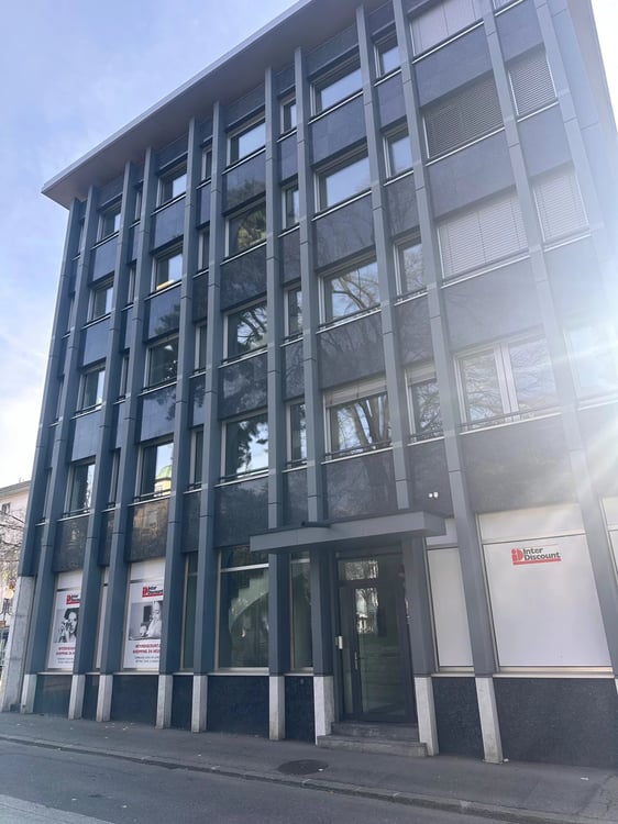 Grand bureau à louer idéalement situé au centre-ville de Sion 2