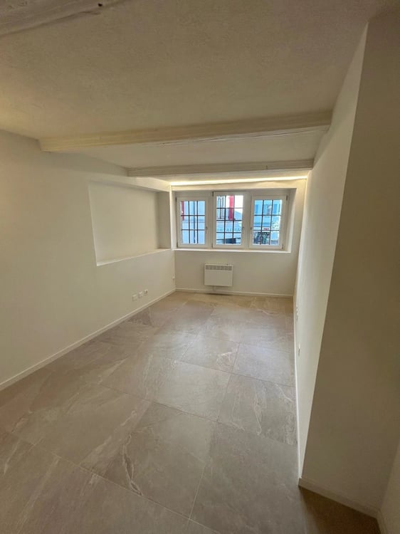 Appartement de 1.5 pièces entièrement rénové à louer en vielle ville de Sion 1