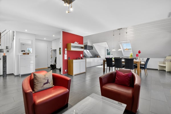RESERVIERT Moderne 5.5-Zimmer-Maisonette-Wohnung mit unverbaubarer Sicht 2
