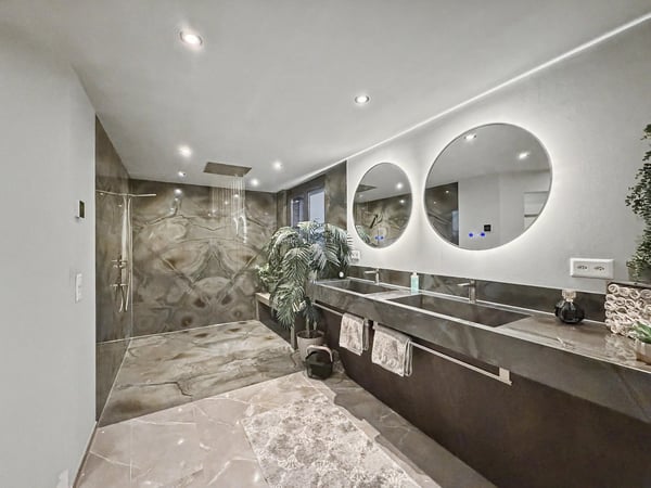 Luxuriöse Penthouse Wohnung mit viel Privatsphäre und Sicht in die Berge 15