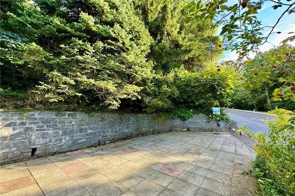 Lugano - Grande terreno edificabile nel verde | Lugano - Grosses, bebaubares Grundstück im Grünen - Atemberaubende Aussicht! 4