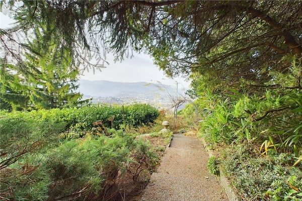 Lugano - Grande terreno edificabile nel verde | Lugano - Grosses, bebaubares Grundstück im Grünen - Atemberaubende Aussicht! 5