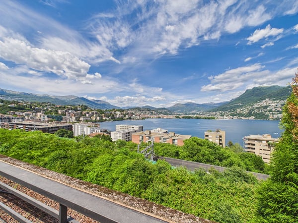Panoramawohnung mit traumhaftem Blick auf den Golf von Lugano 2