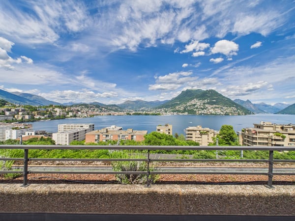 Panoramawohnung mit traumhaftem Blick auf den Golf von Lugano 1