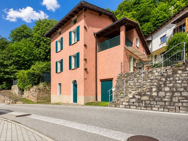 Traumhaftes Einfamilienhaus voller Charme mit Garten 1