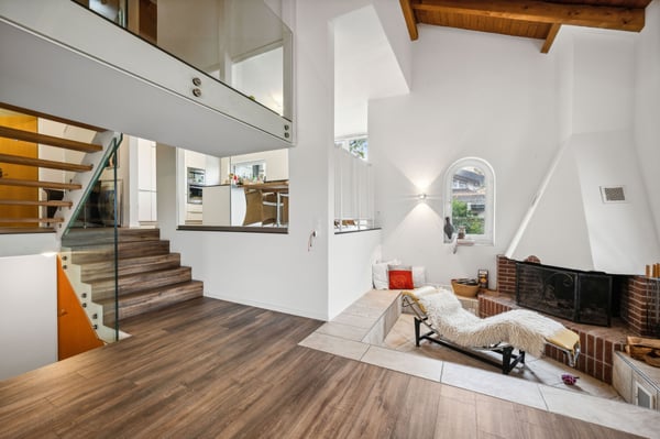 Exklusives Wohnen mit Aussicht: Einfamilienhaus mit Einliegerwohnung 1