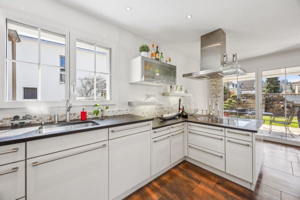 Stilvolles Einfamilienhaus in ruhiger Wohnlage von Suhr 3