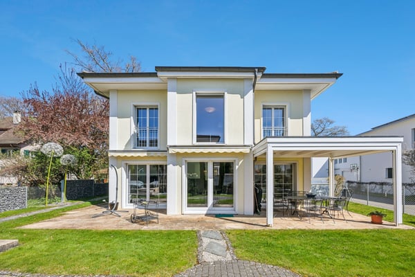 Stilvolles Einfamilienhaus in ruhiger Wohnlage von Suhr 12