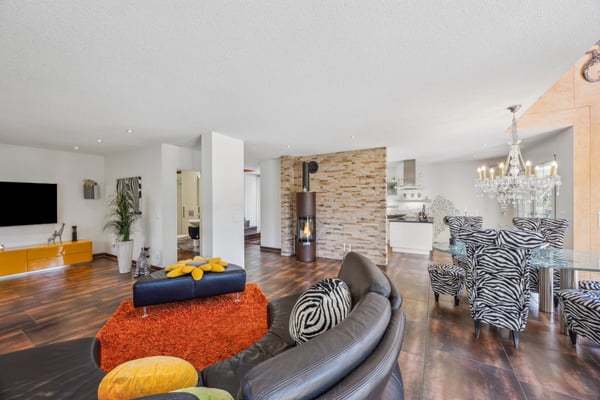 Stilvolles Einfamilienhaus in ruhiger Wohnlage von Suhr 2